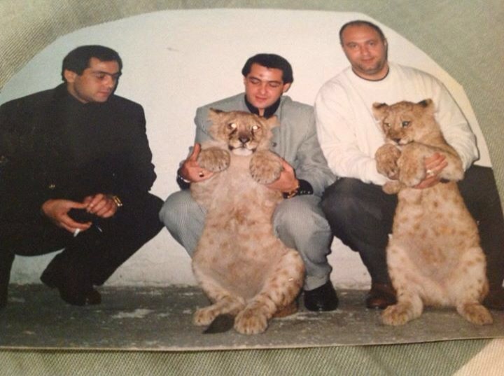 Marian (stanga) si Sandu (centru) alaturi de celalat frate al lor