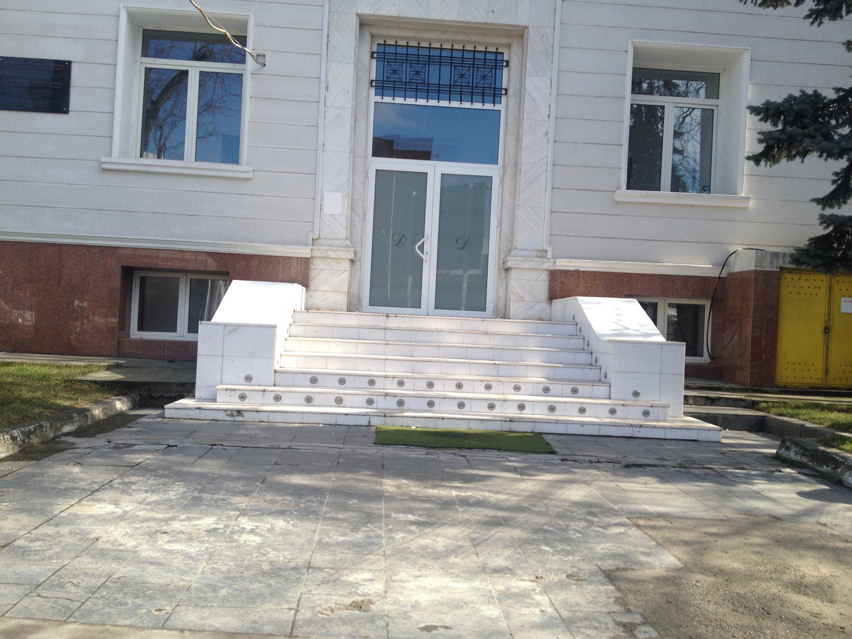 Aceasta ar fi trebuit sa fie intrarea in muzeul lui Dinamo