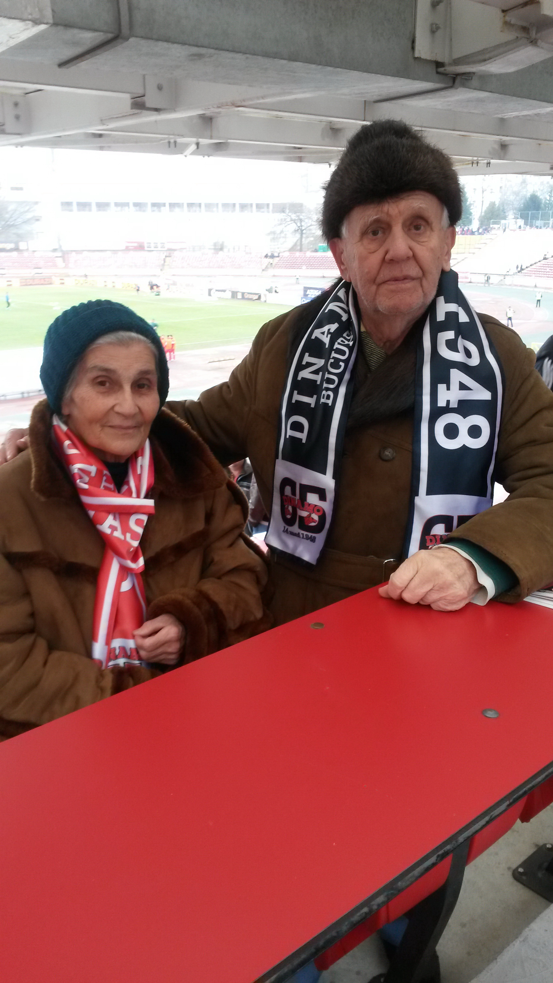 in 2013, Mircea si Maria au primit abonamnte pe viata la meciurile 