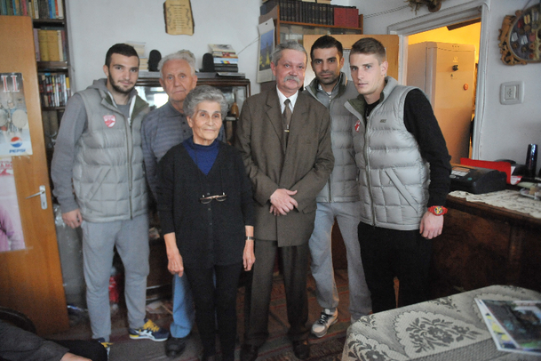 In trecut, fotbalistii lui Dinamo i-au vizitat pe sotii Barbu acasa