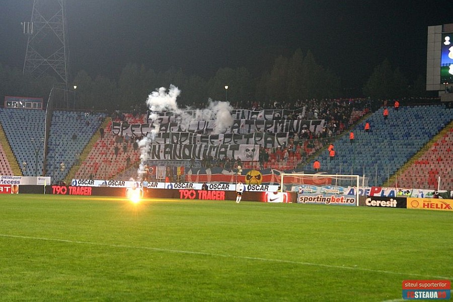 Suporterii din grupul Ultras au tinut ani in sir steagul sus in Peluza Sud a stadionului din Ghencea