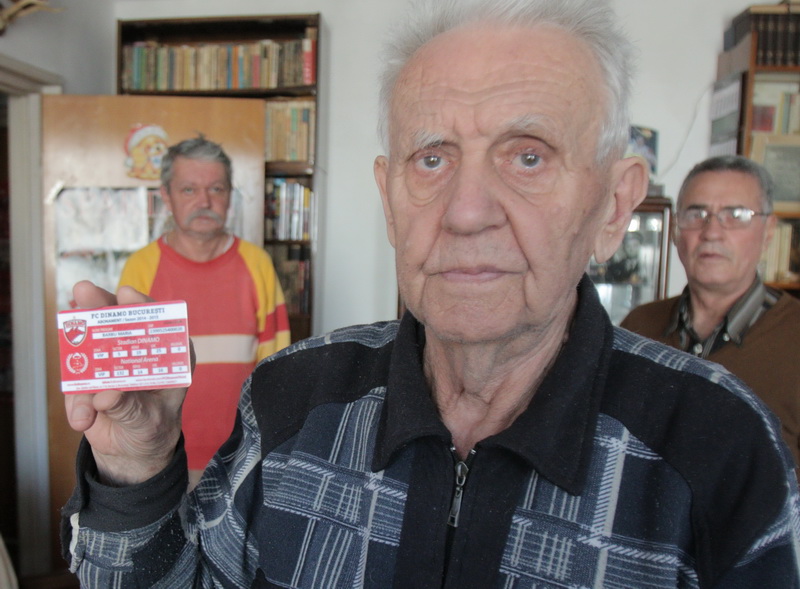 Mircea Barbu arata abonamentul sotiei sale