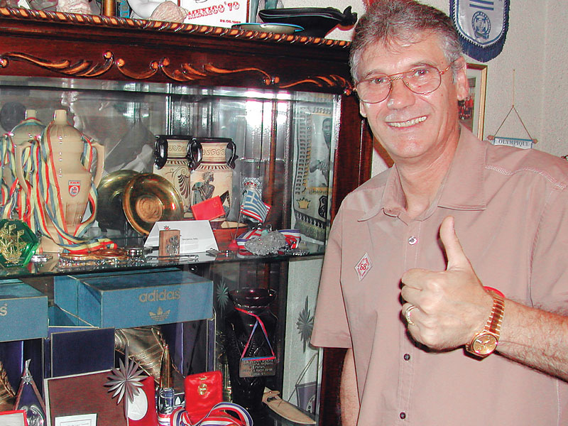 Georgescu si-a strans lucrurile din casa dupa ce a fost anuntat ca locuinta sa a fost retrocedata