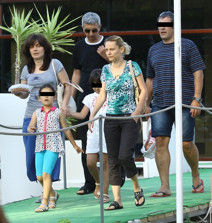 Sotia lui Diaconescu, Emilia, si blonda Diana au o relatie apropiata