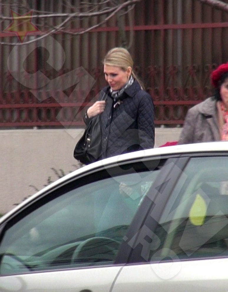 Solista nu da niciun semn ca ar avea probleme