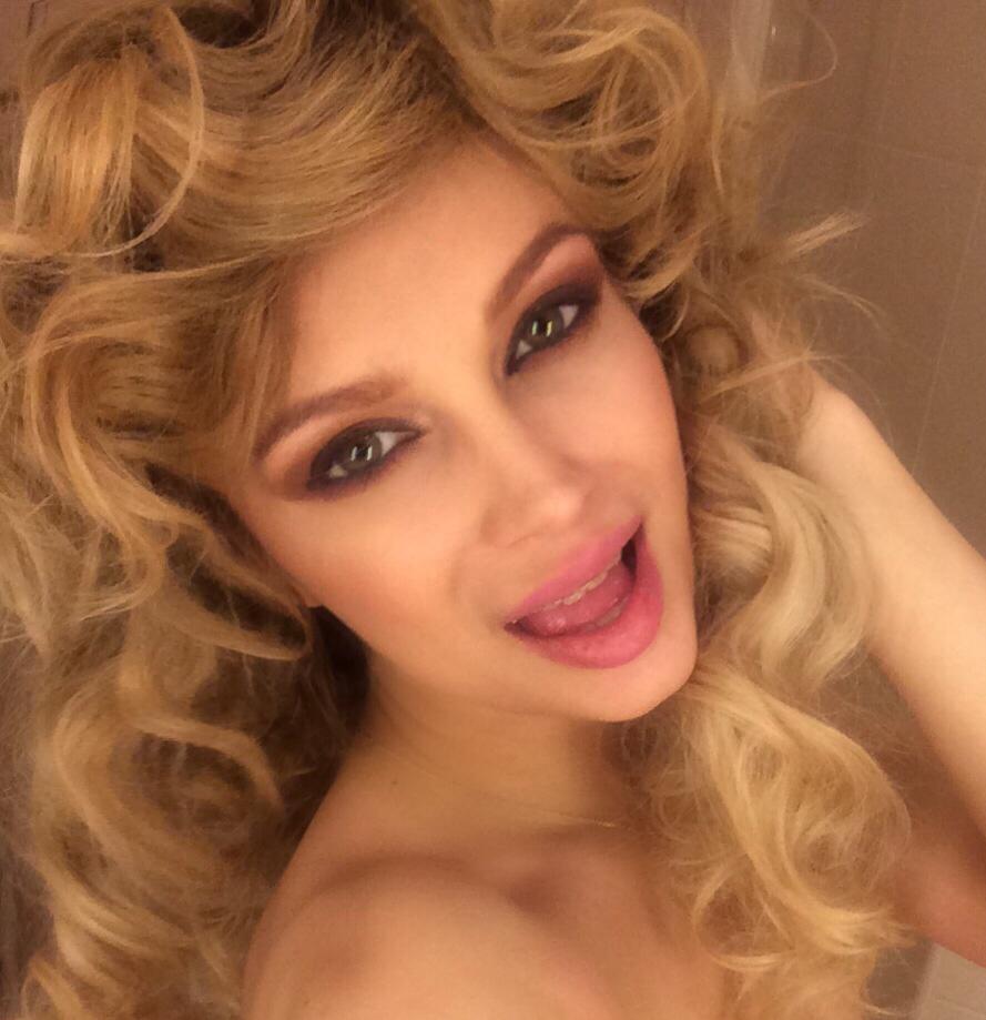 Lora s-a pozat goala