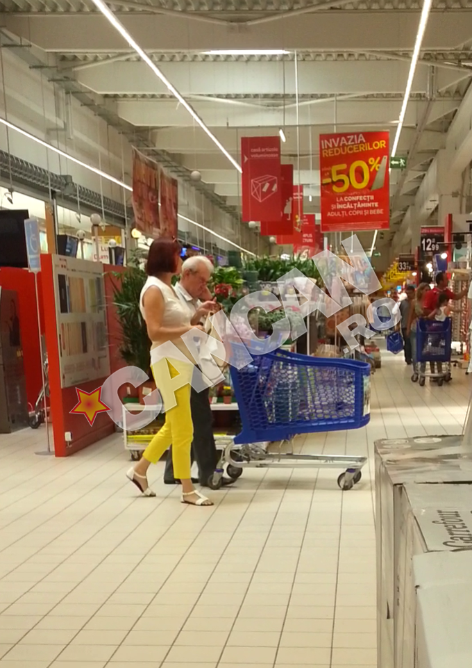 Menci a fost la cumparaturi inainte de a fi inchis