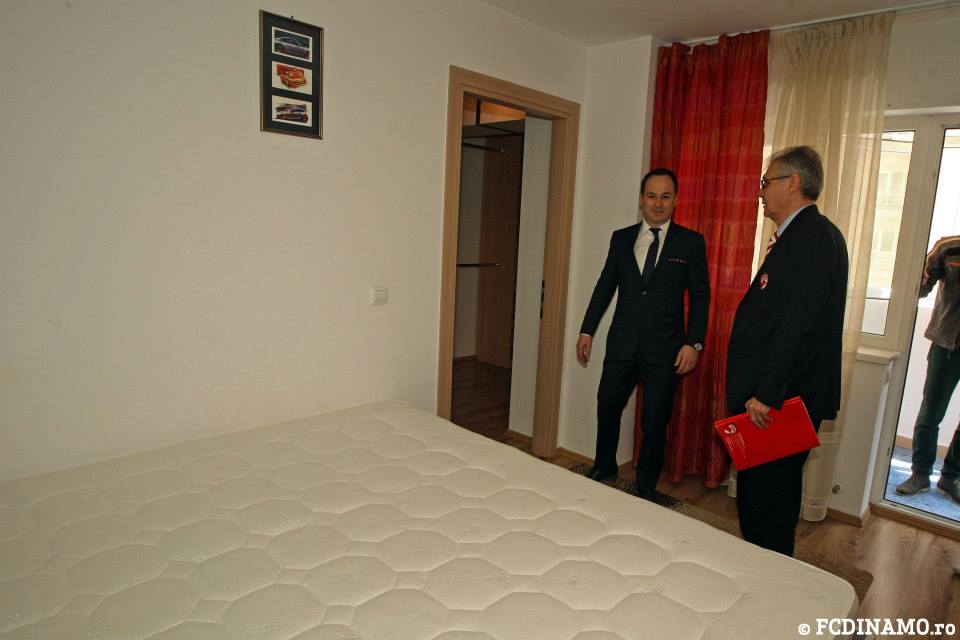 Negoita si Dudu Georgescu in casa pe care actionarul i-a oferit-o lui marelui golgheter