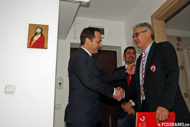 Dudu a plans in momentul in care Negoita i-a inmanat cheile apartamentului