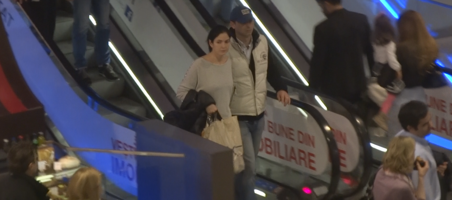 Dan Negru si-a scos sotia la cumparaturi