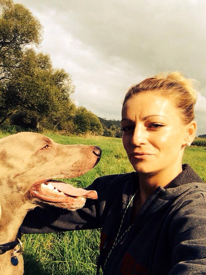 Iubita lui Cmovs iubeste cainii