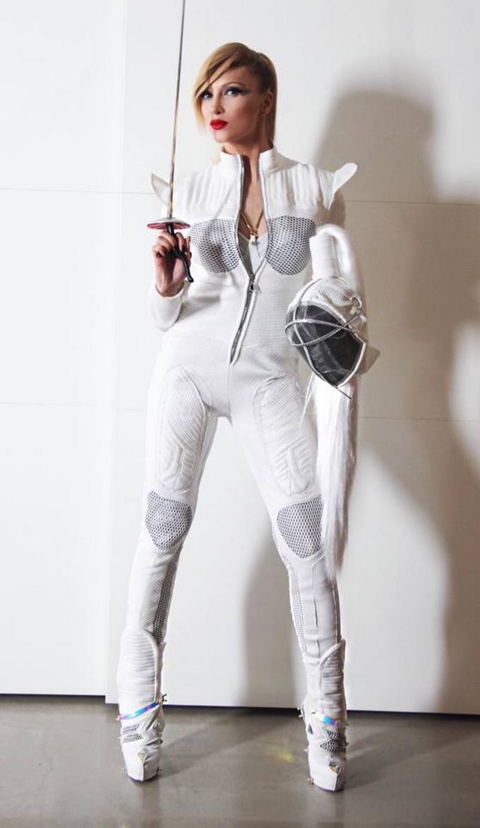 Acesta este costumul pe care Lora l-a imbracat in videoclip