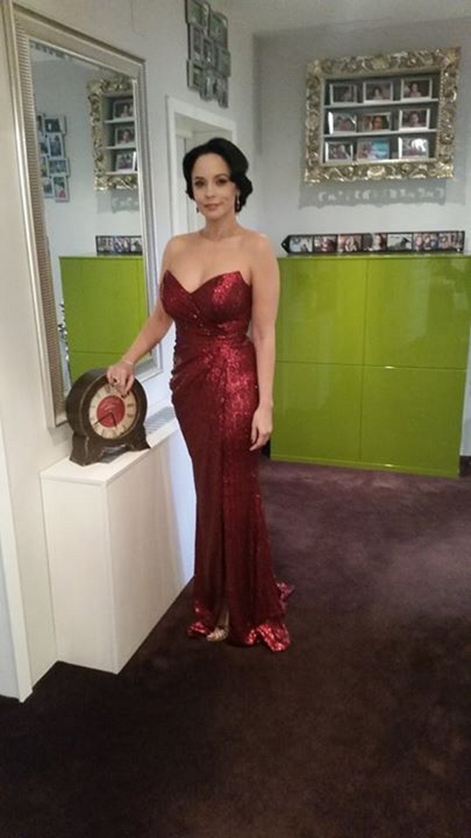 Andreea Marin a vrut sa le arate fanilor cat de bine ii sta in rochia de seara