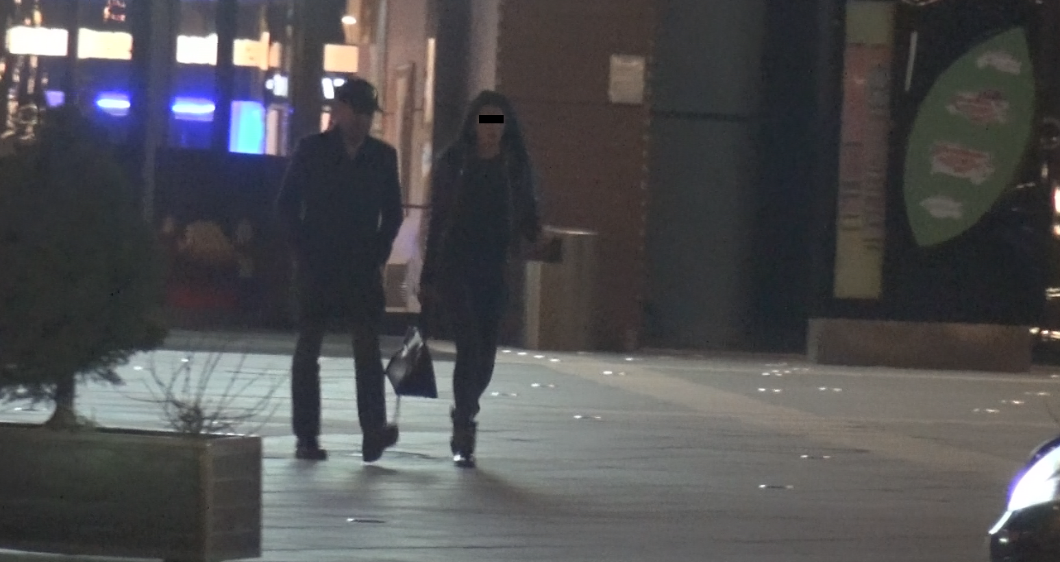 Truica a agatat o bruneta