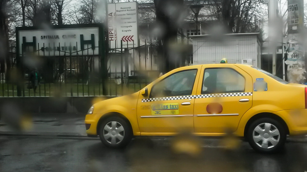 Vineri, un astfel de taxi se afla in fata Spitalului Colentina