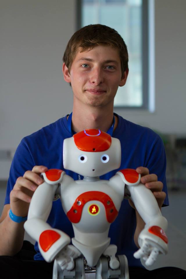 Andrei a inventat un robot care ne poate scapa cu viata in caz de cutremur