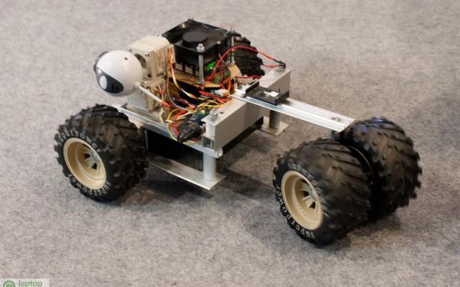 Asa arata robotelul construit de Andrei