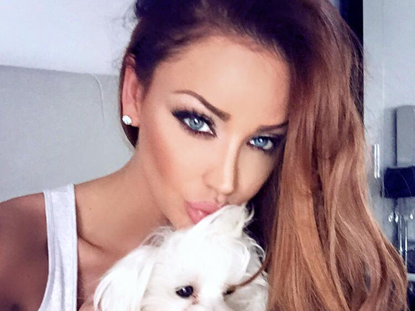 Bianca isi iubeste catelusa ca pe ochii din cap