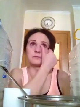 Tanara plange pentru ca nu a putut pregati o supriza culinara sotului