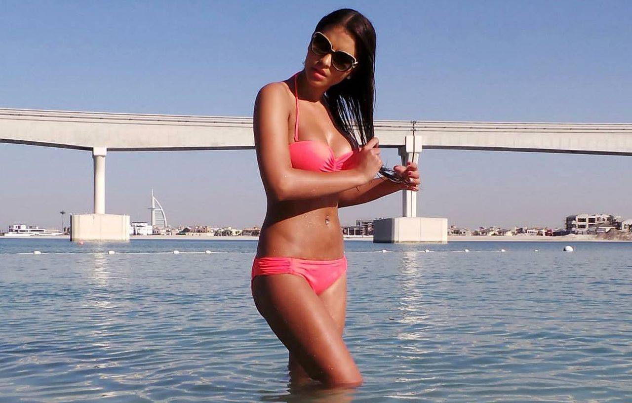 Sandra este un fost fotomodel care a lucrat pentru Catalin Botezatu