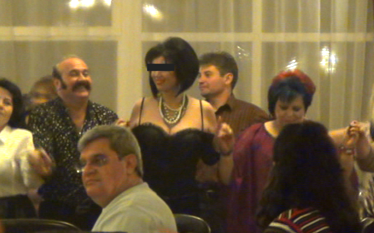 A rupt podeaua la hore