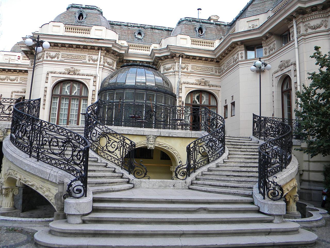 Casa Oamenilor de Stiinta, resedinta familiei Assan, una dintre cele mai frumoase case proiectate de arhitectul I.D Berindei