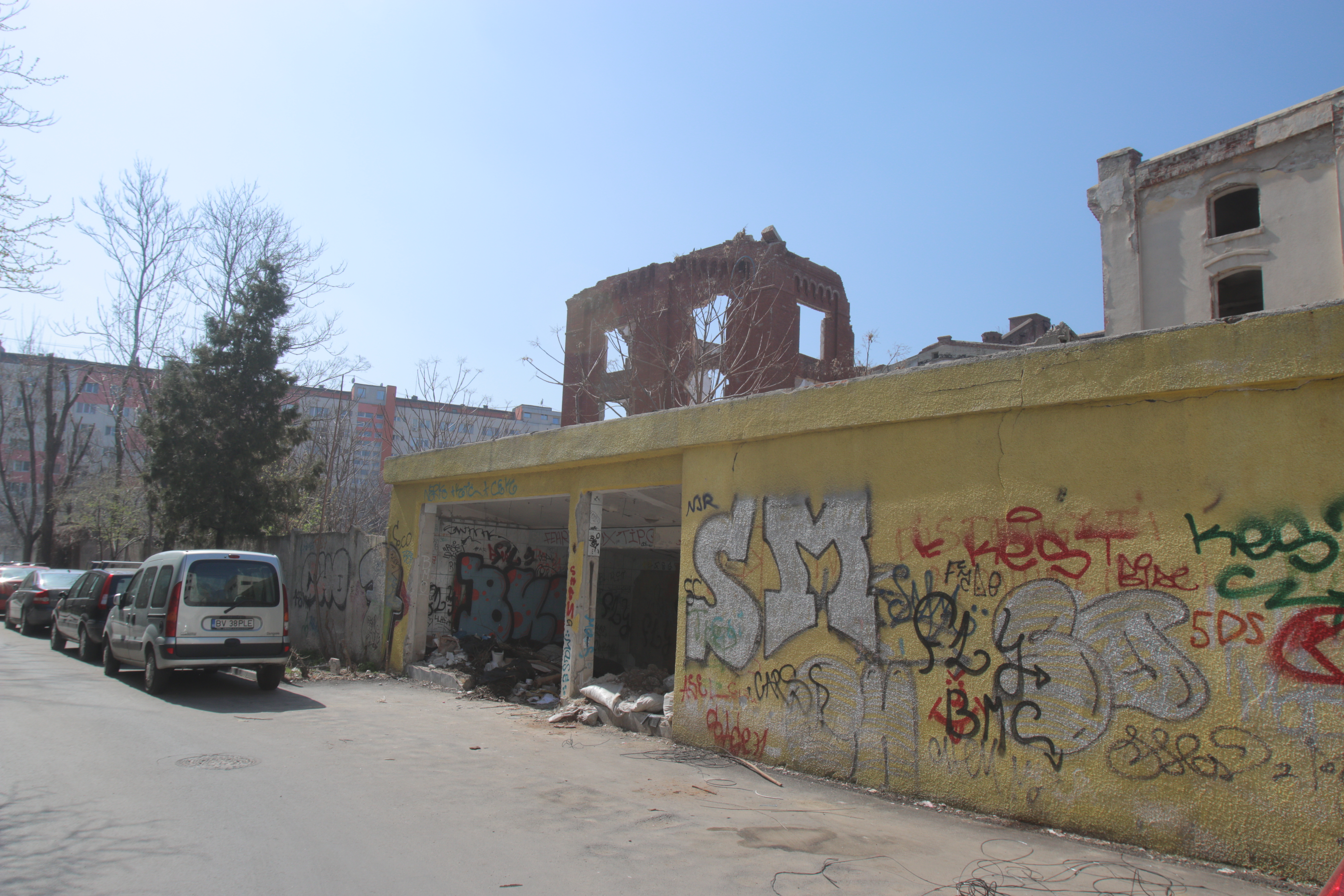 Gardul care imprejmuia Moara lui Assan se afla intr-o stare deplorabila