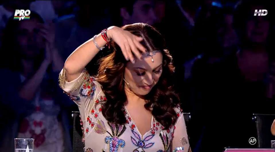 Andra s-a speriat cand l-a vazut pe concurentul mascat