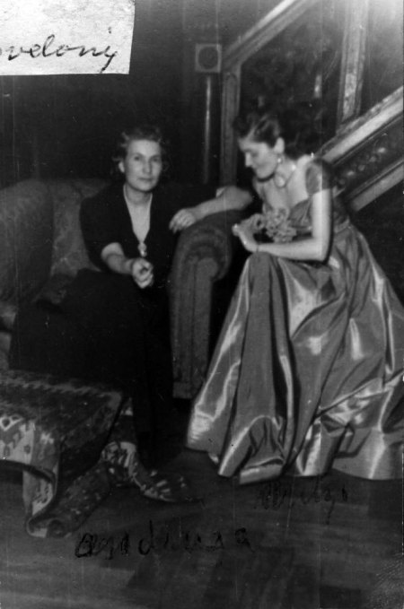 Dodoi Crisovelony si o prietena, la capul scarilor