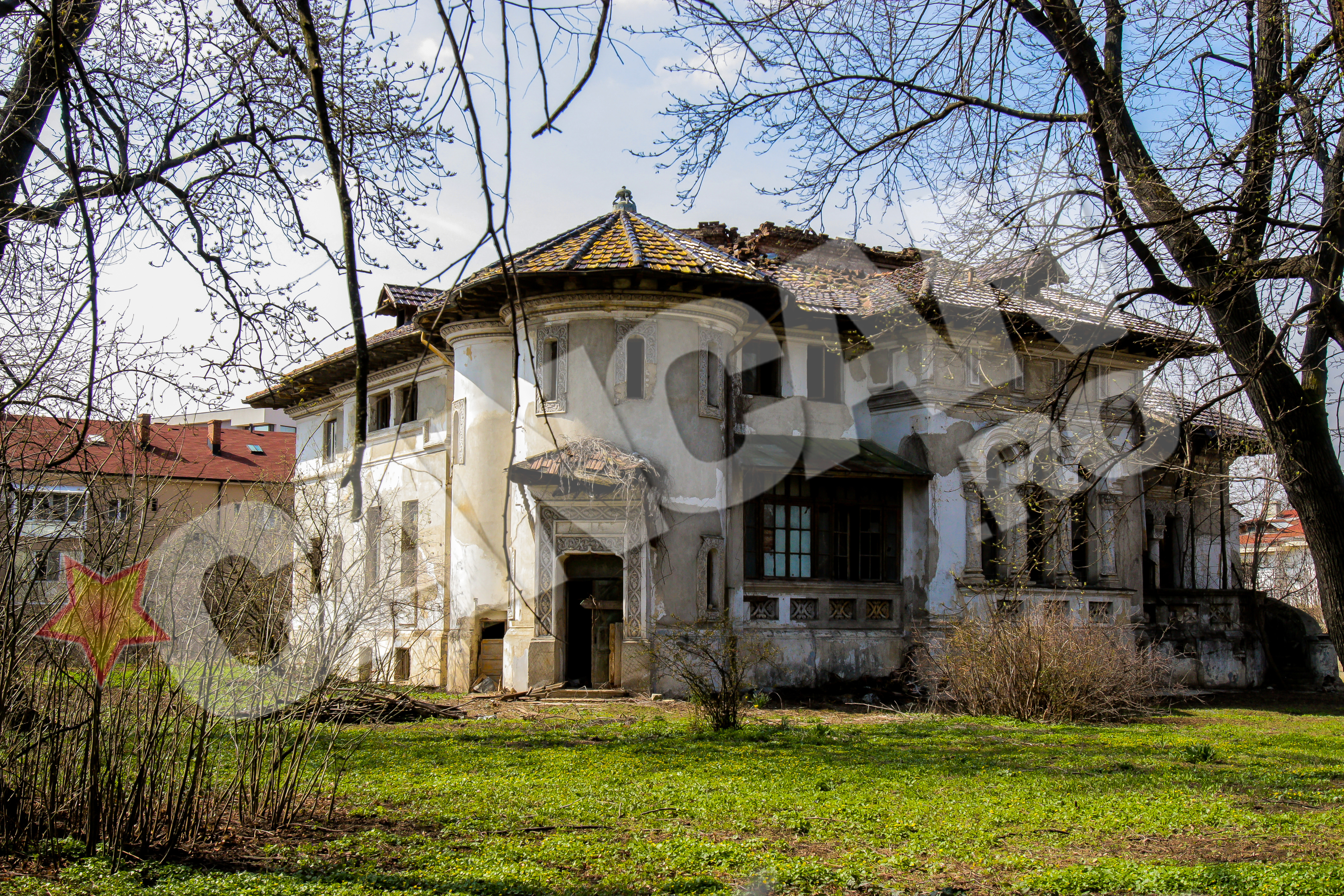 Conacul construit in stil neoromanesc este acum o ruina