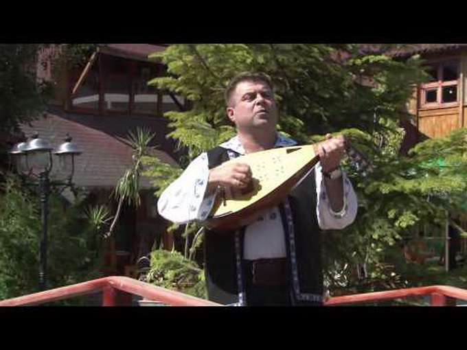 Gabi Andrei canta in taraful