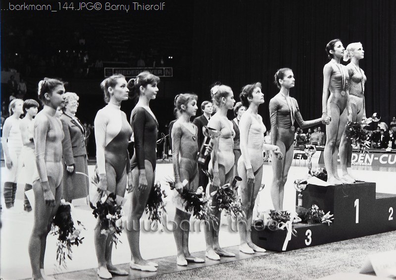 Doina Staiculescu (prima din stanga) la un concurs international