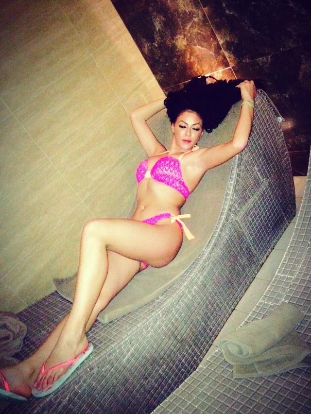 Desi are doar 19 ani, se pregateste sa fie mama