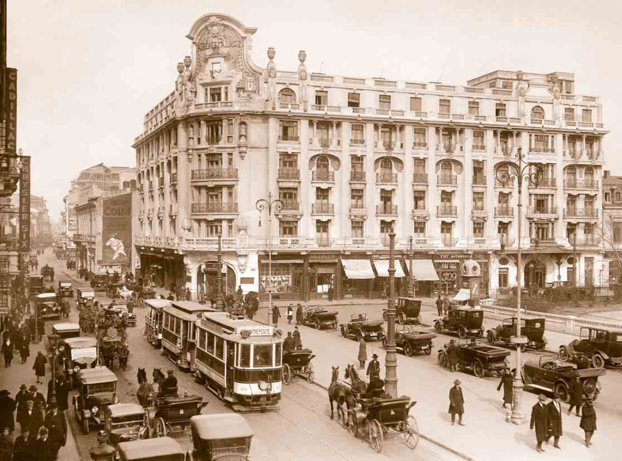 In 1930, zona Hotelului Athenee Palace era una dintre cele mai aglomerate din 