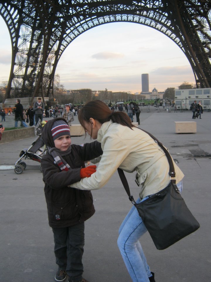 In timp ce a mers la clinica din Franta, Denis si mama lui au vizitat si atractiile Parisului