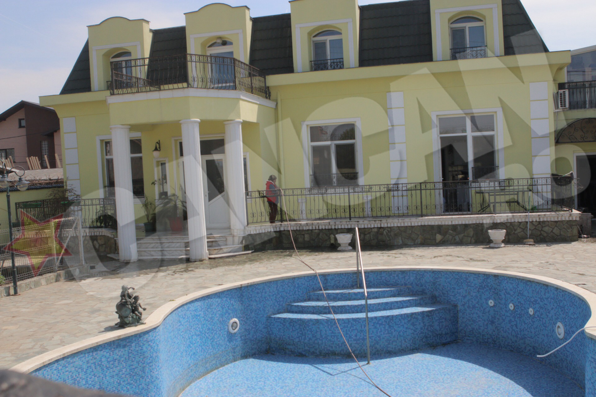 Oana Zavoranu va mosteni inclusiv vila din Afumati