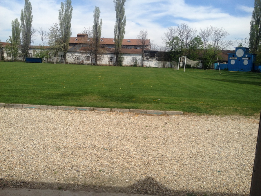 Baza nu si-a schimbat domeniul de activitate, iar aici se face sport de zeci de ani. Uneori si baluri!