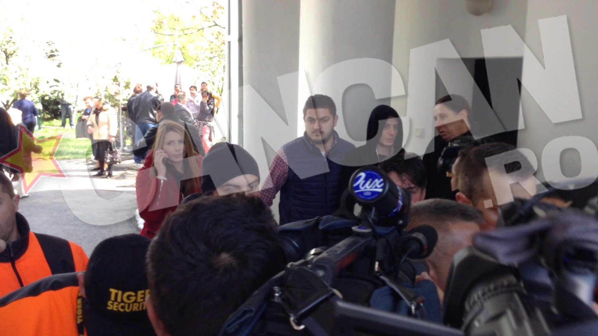 La cimitirul Oanei Zavoranu e haos