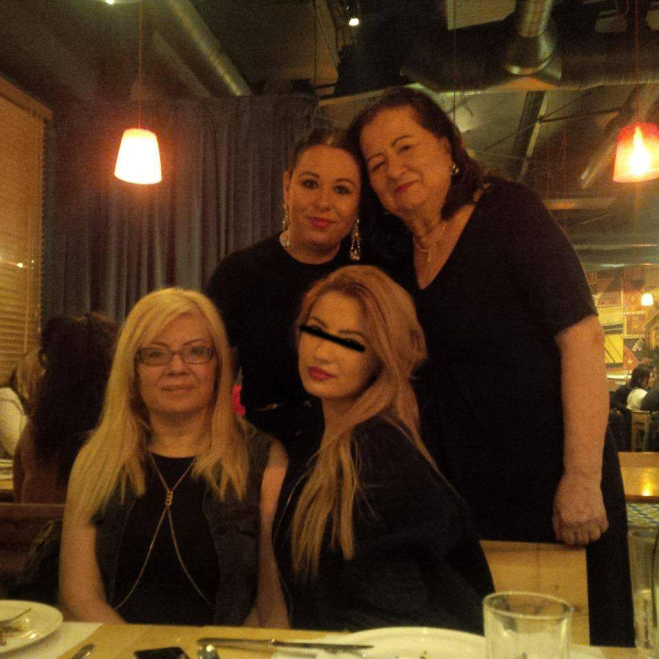 Oana a petrecut de minune cu mama si cu sora ei