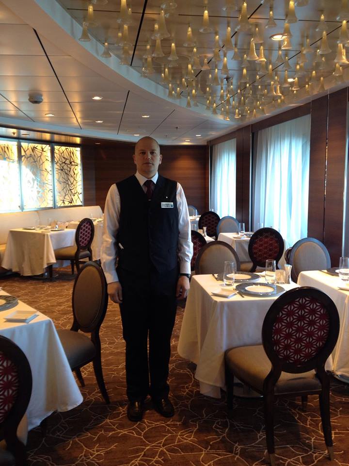 Gabi munceste de dimineata pana seara pe vapor