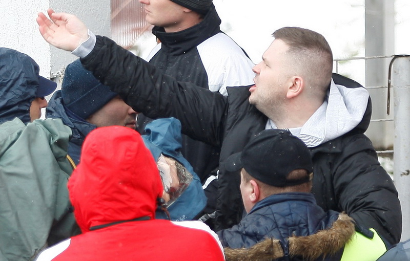 In trecut, Siman a fost implicat in mai multe scandaluri, asta dupa ce s-a batut si cu fotbalistii de la Sportul Studentesc