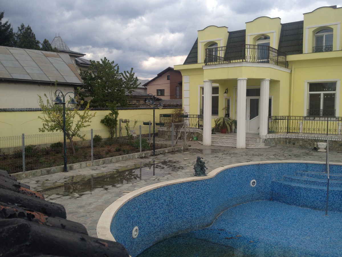 Marti seara toate lumine erau stinse la casa Marioarei