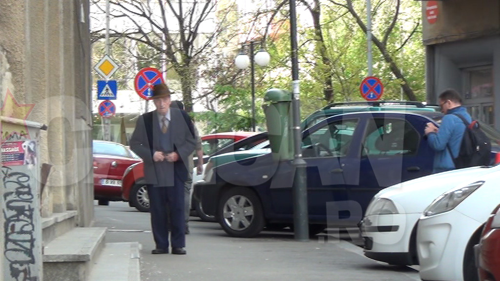 Tortionarului i-ai cazut pantalonii in plina strada