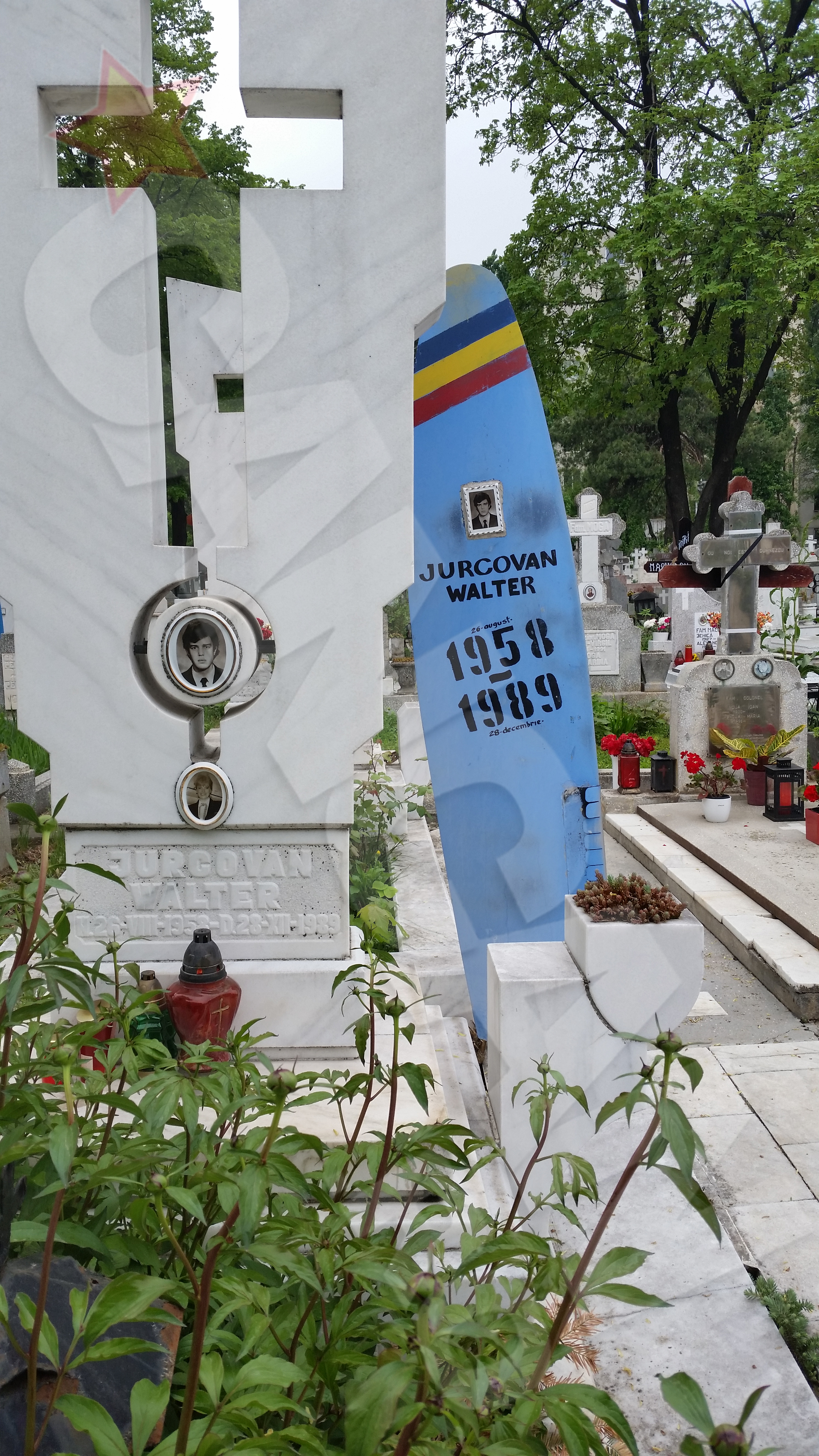 Stewardesa Doina Jurcovan a fost inmormantata in cimitirul Ghencea Militar langa sotul ei, pilotul Valter Jurcovan, decedat, de asemenea, in '89, intr-o tragedie aeriana