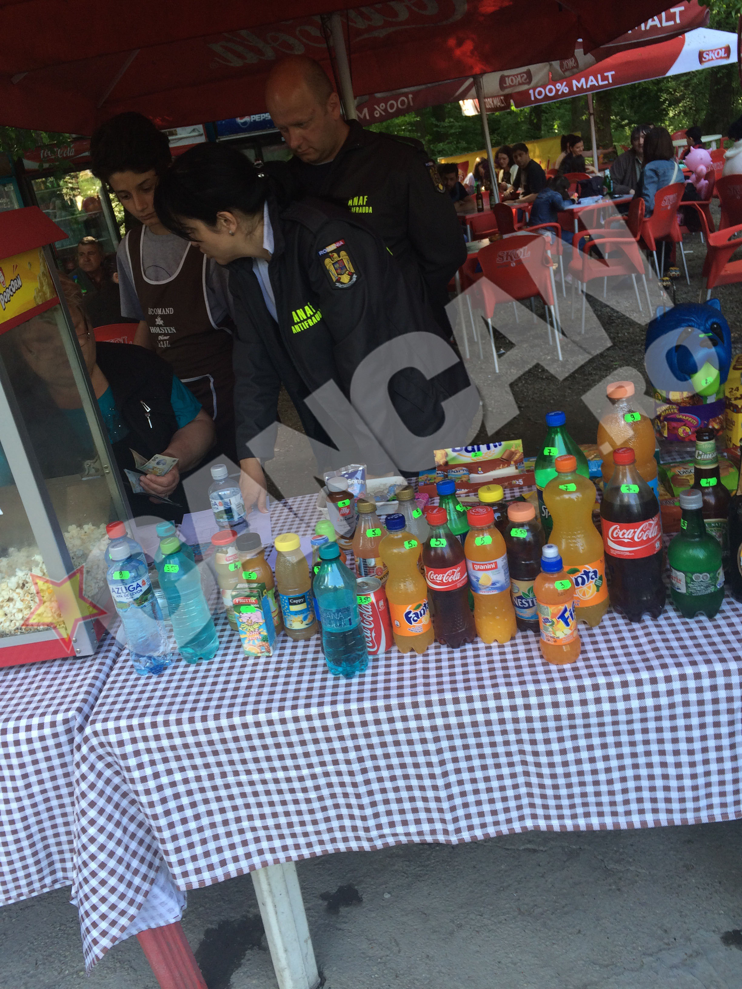 La tarabele vizitate de inspectori se vand mici, popcorn, dulciuri si racoritoare