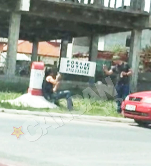 Un selfie de neuitat se face cu orice pret, chiar si cu un telefon de pe vremuri