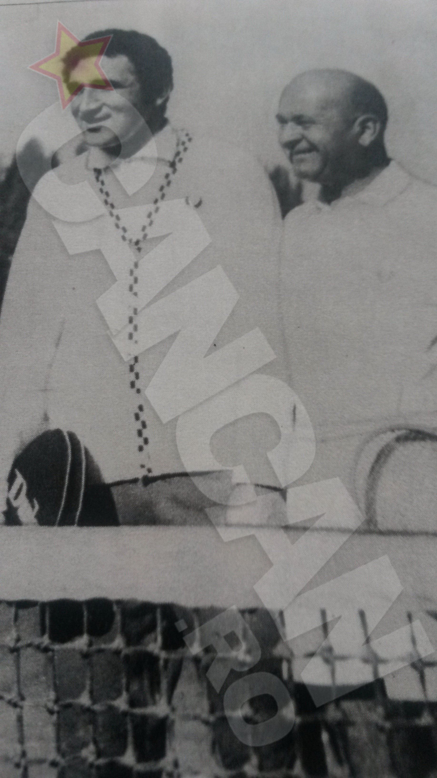 Tiriac in unul dintre putinele cadre in care apare fara mustata