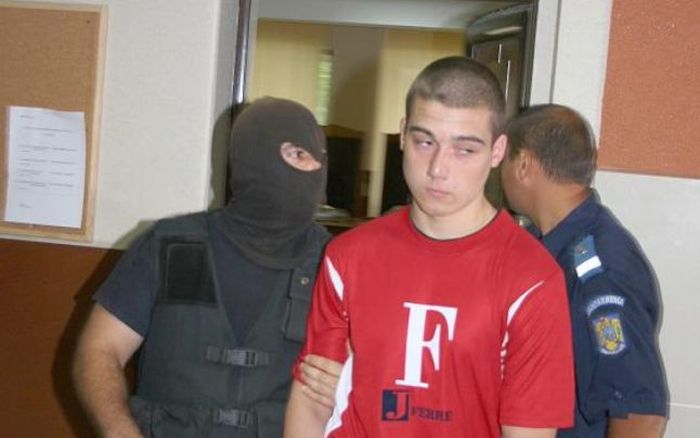 In urma cu zece ani, Robert Ciobanu recunostea ca a violat-o, a batut-o si a ucis-o pe Larisa