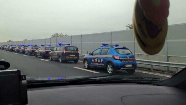 Colona masinilor fiscului a stationat pe banda de urgenta a 