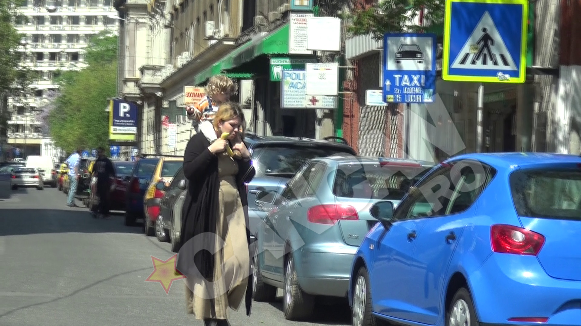 Dana i-a cumparat fiicei sale o banana